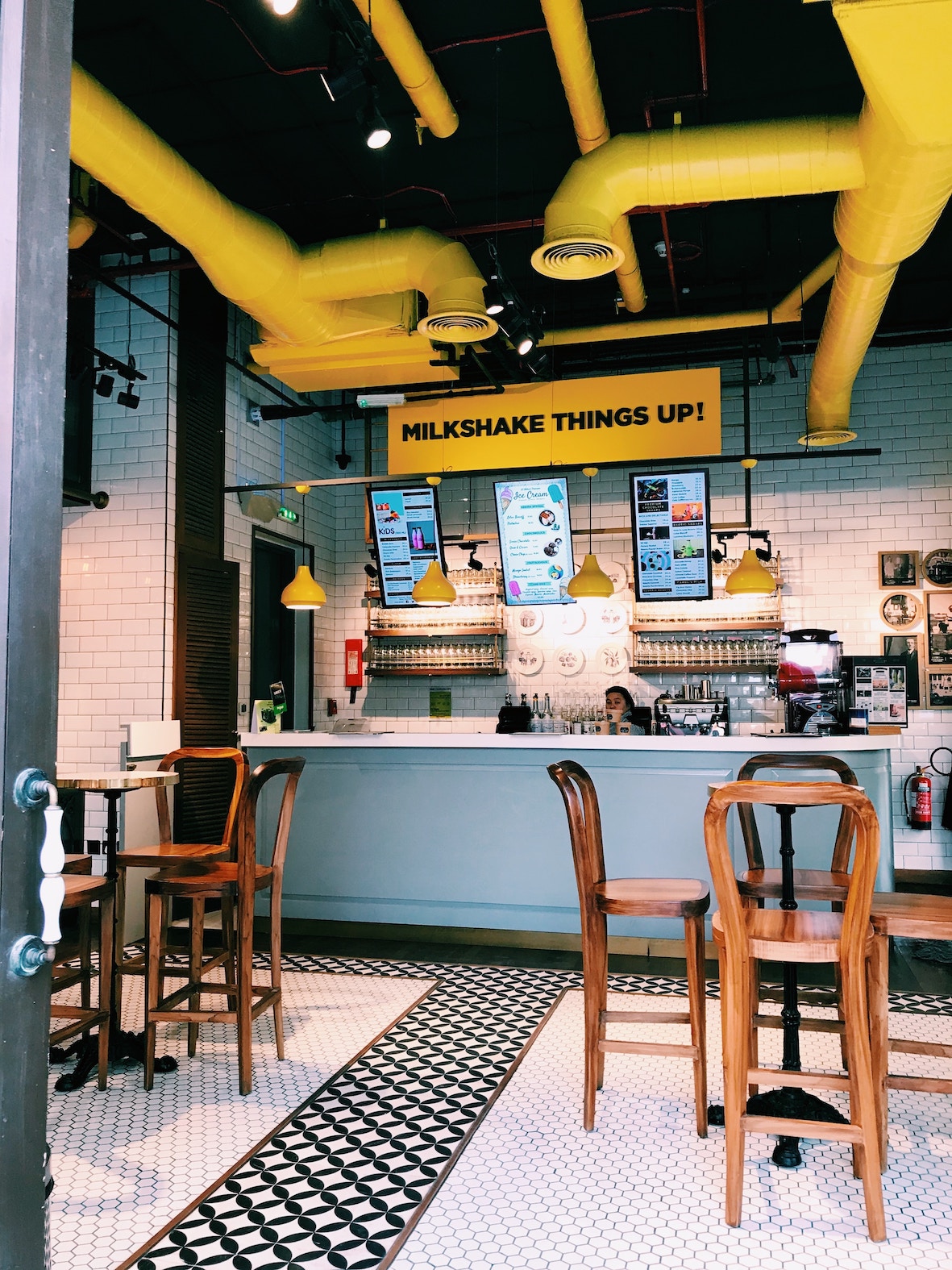 Une déco de restaurant tendance avec un style industriel
